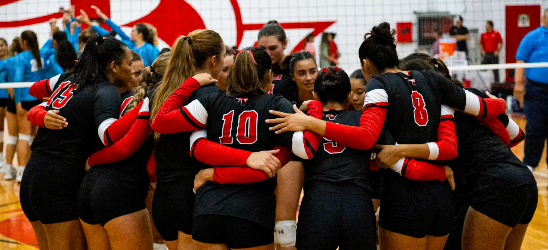 Hawaii Hilo Volleyball Slide 2